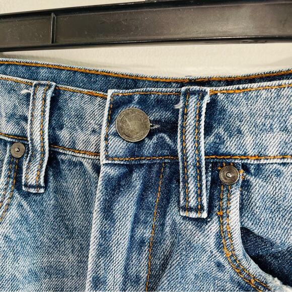 BlankNYC The Barrow Vintage High Rise Distressed Cutoff Denim Shorts 27 - Picture 4 of 10
